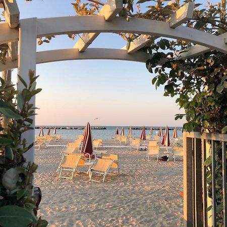 Hotel Locanda Delle Dune Bellaria-Igea Marina Bagian luar foto