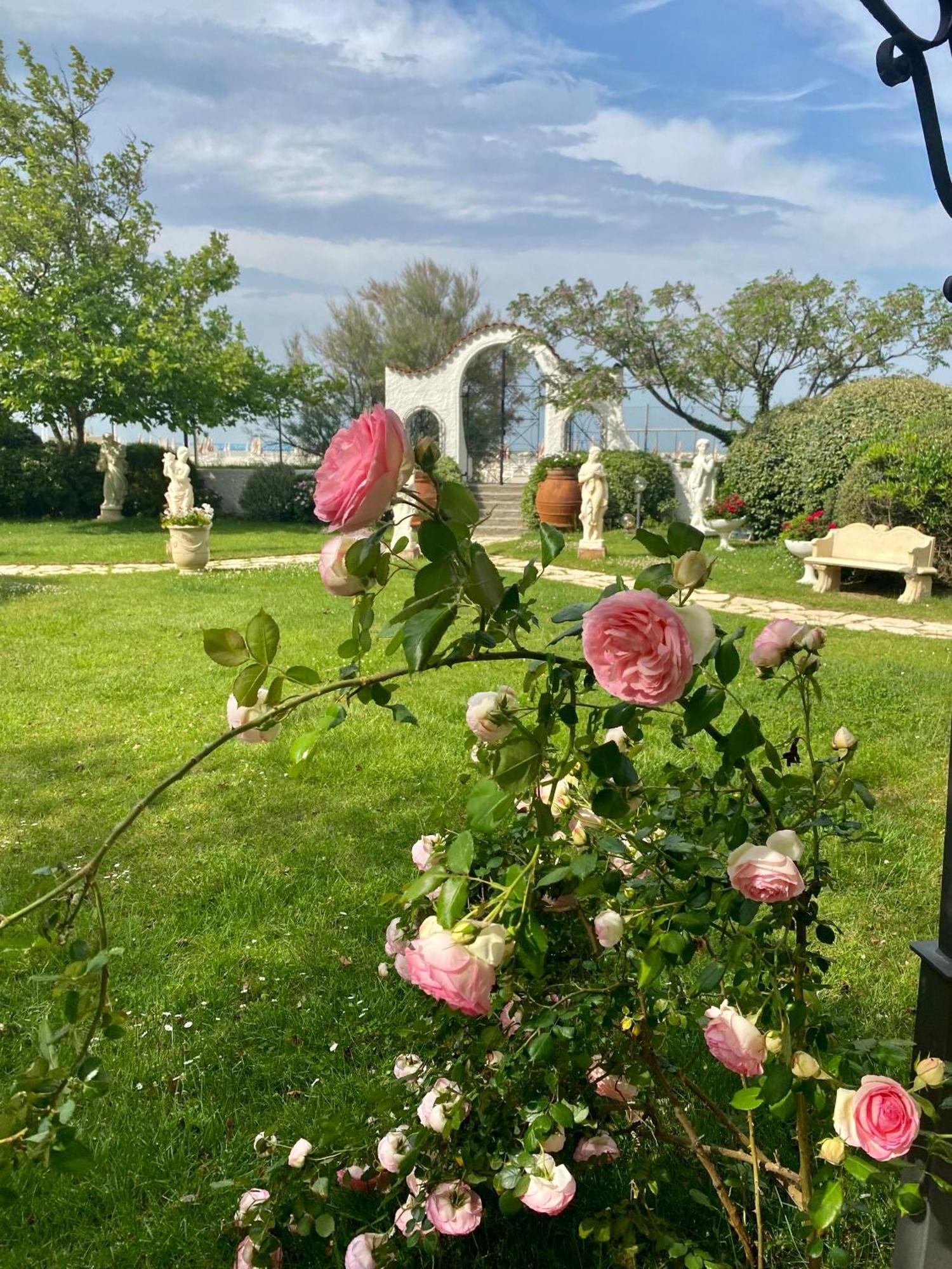 Hotel Locanda Delle Dune Bellaria-Igea Marina Bagian luar foto