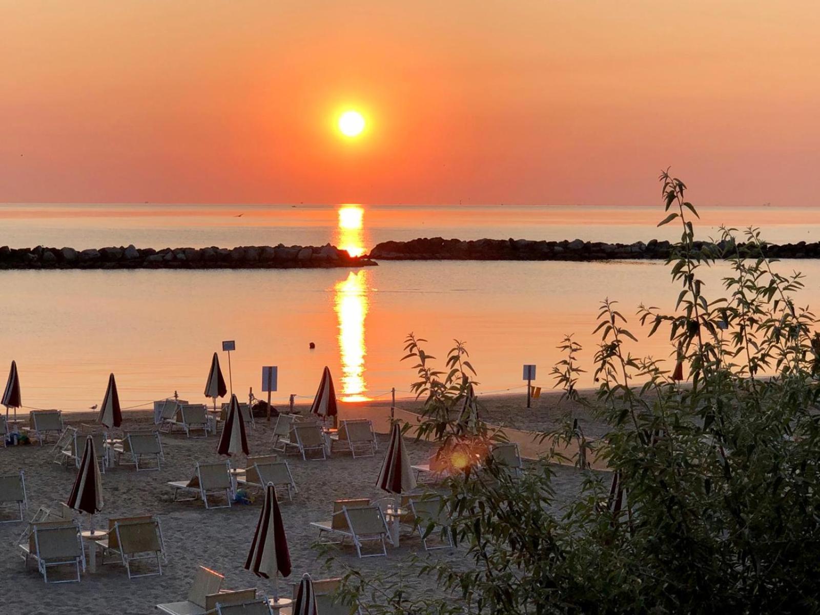 Hotel Locanda Delle Dune Bellaria-Igea Marina Bagian luar foto
