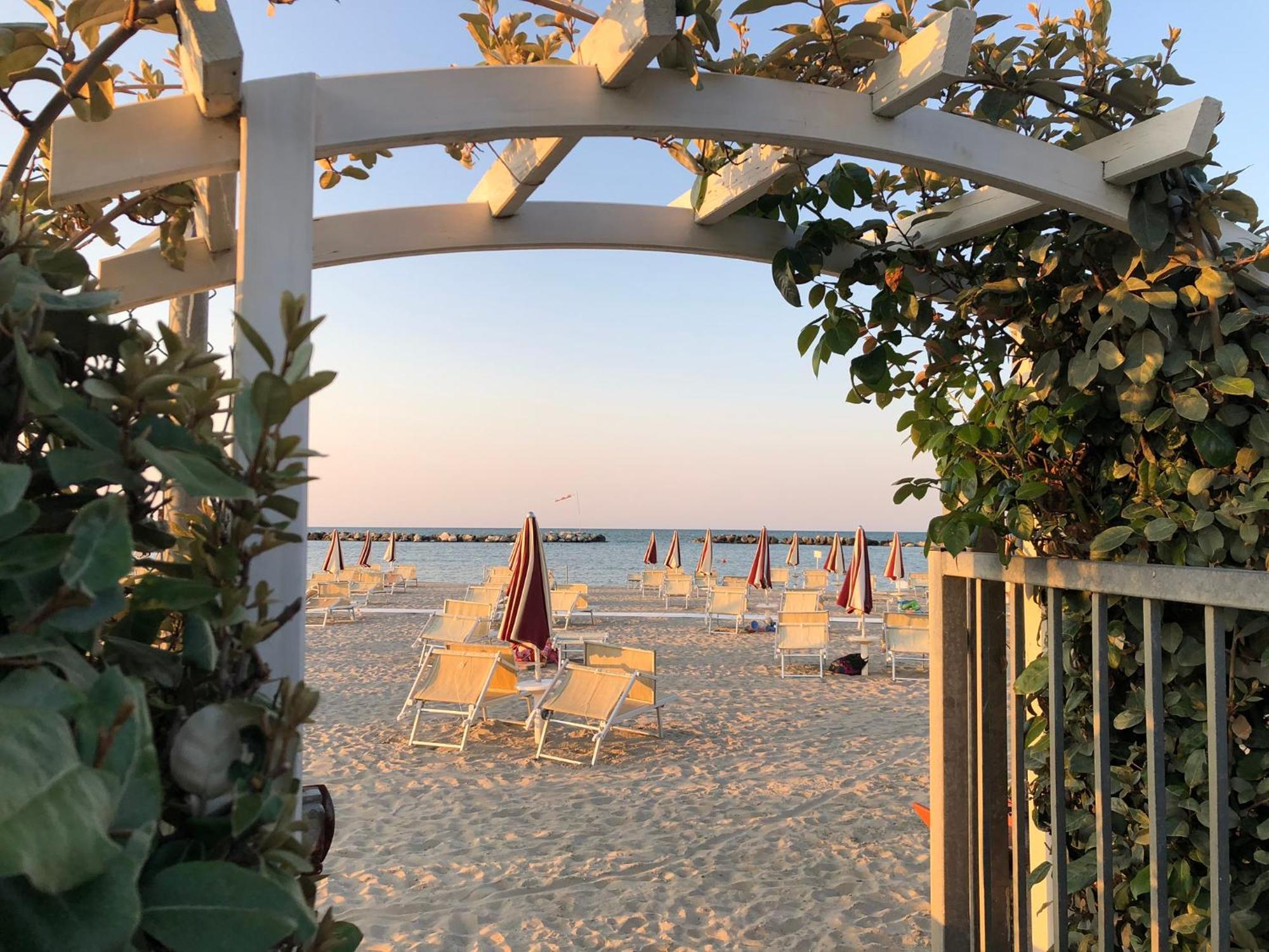 Hotel Locanda Delle Dune Bellaria-Igea Marina Bagian luar foto